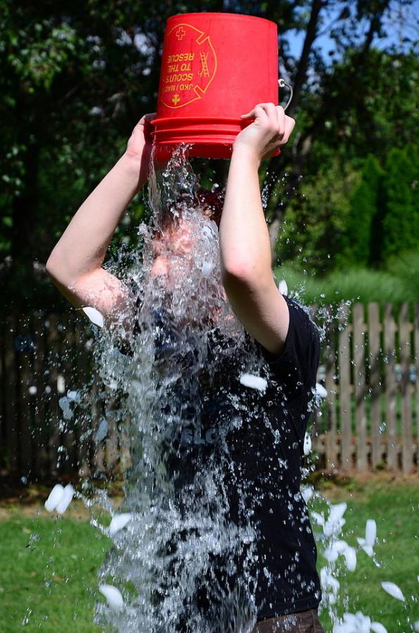 Doing_the_ALS_Ice_Bucket_Challenge_(14927191426)