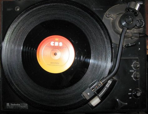 Munch Bunch: Find music, coffee, warmth at Vinyl Cafe