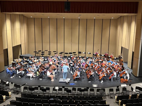 The 7th and 9th grade orchestras rehearse together for the first time before the concert.
